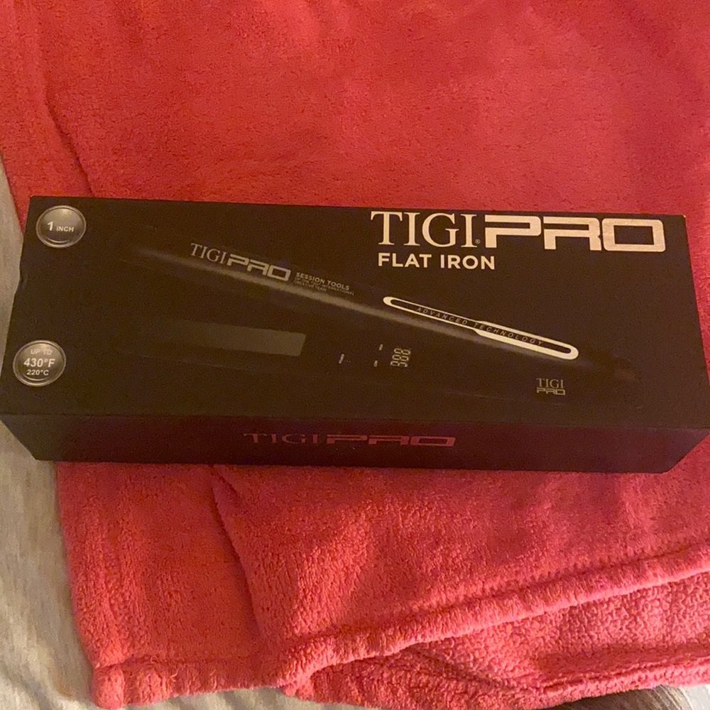Tigi pro flat iron
